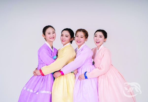 산청군 기산국악당에서 펼쳐지는 토요상설공연에 출연하는 소리 그룹 ‘보울’